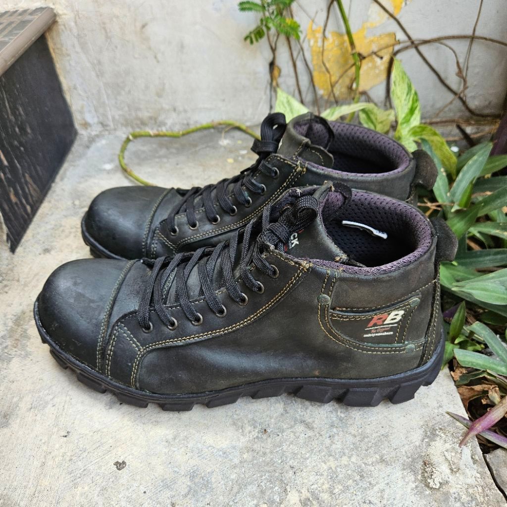 sepatu safety second red brick size 46(30cm)