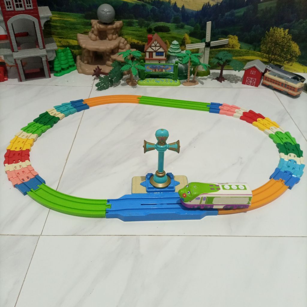 Takara Tomy Plarail - Chuggington Koko and Vee Colorful FLEXI Curved Rail Set