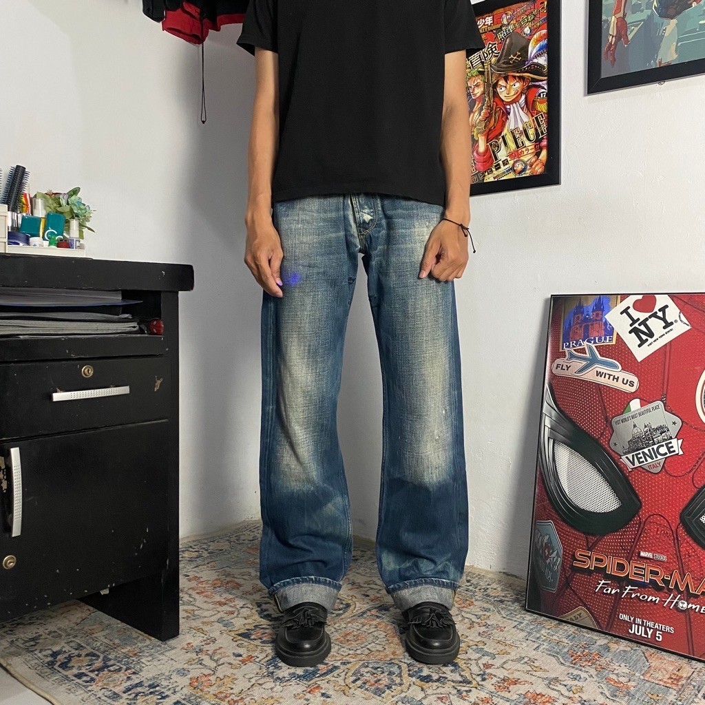 DIESEL INDUSTRY ‘VIKER’ STRAIGHT DARK BLUE JEANS