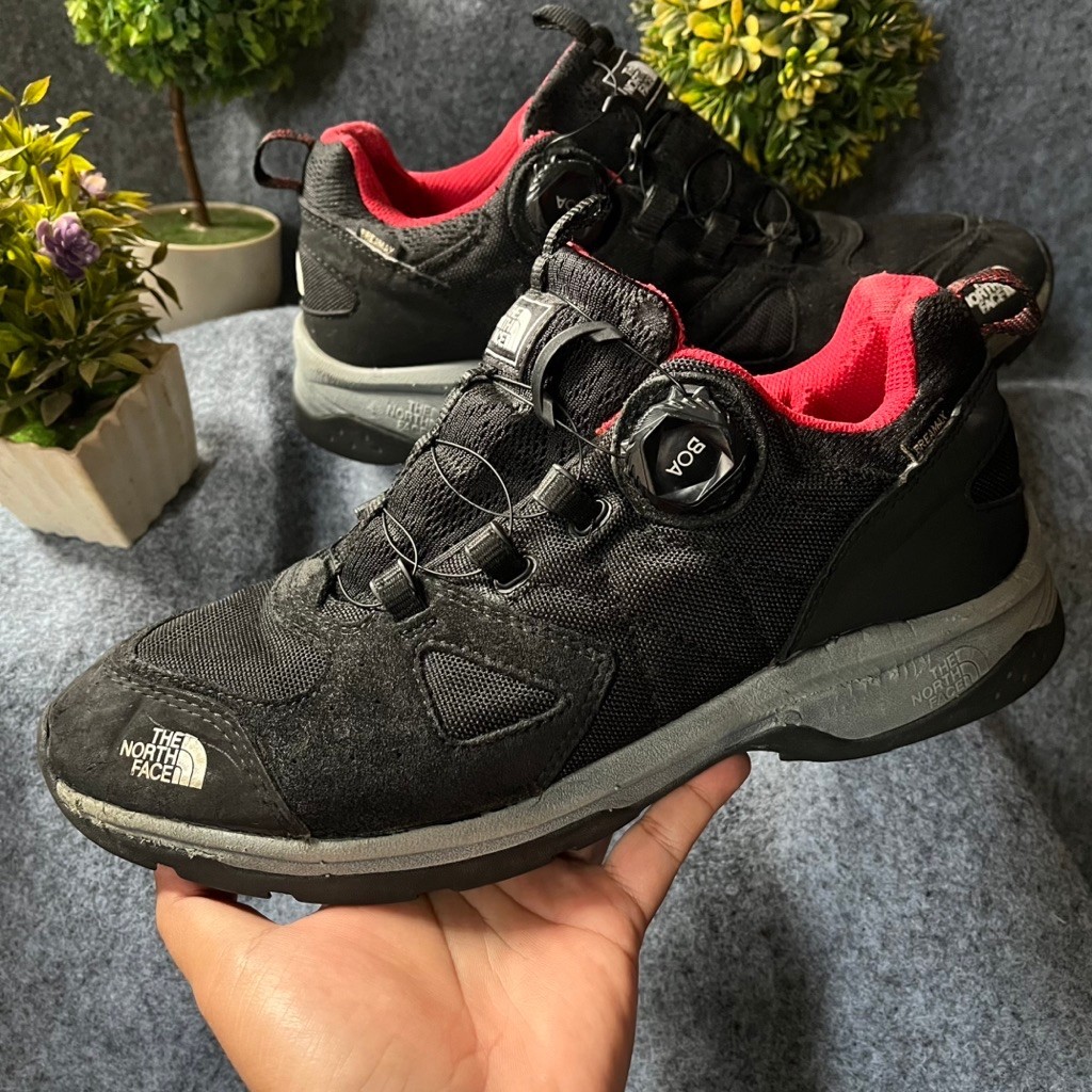Sepatu Hiking SECOND The North Face dengan BOA hitam merah untuk pria wanita