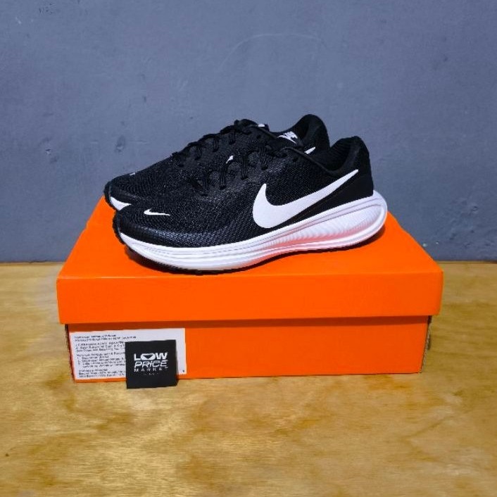 SEPATU RUNNING NIKE W REVOLUTION 8
