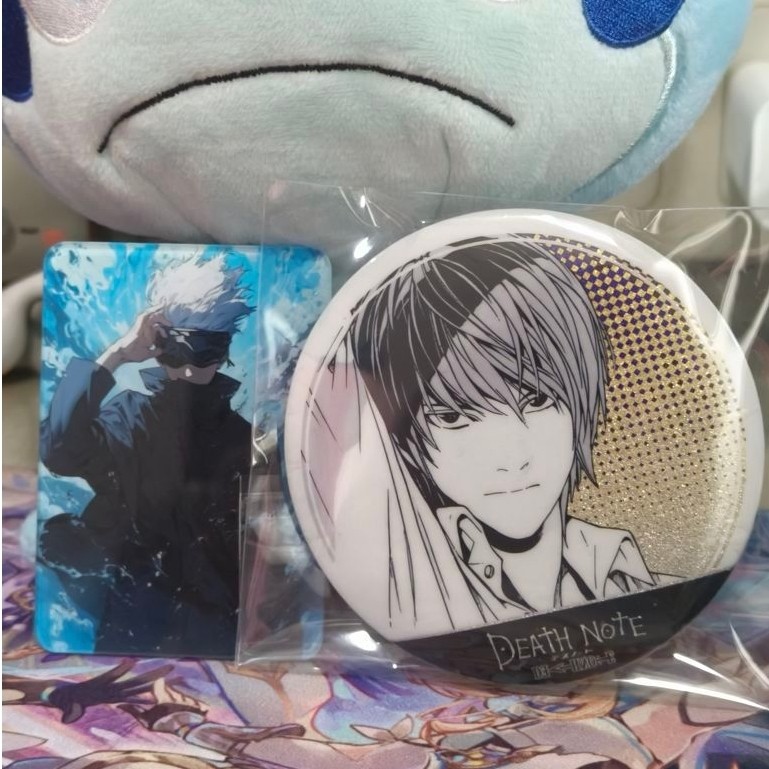 (Ready) 1 set — magnet kulkas Gojo & pin badge Light Yagami UNOFFICIAL