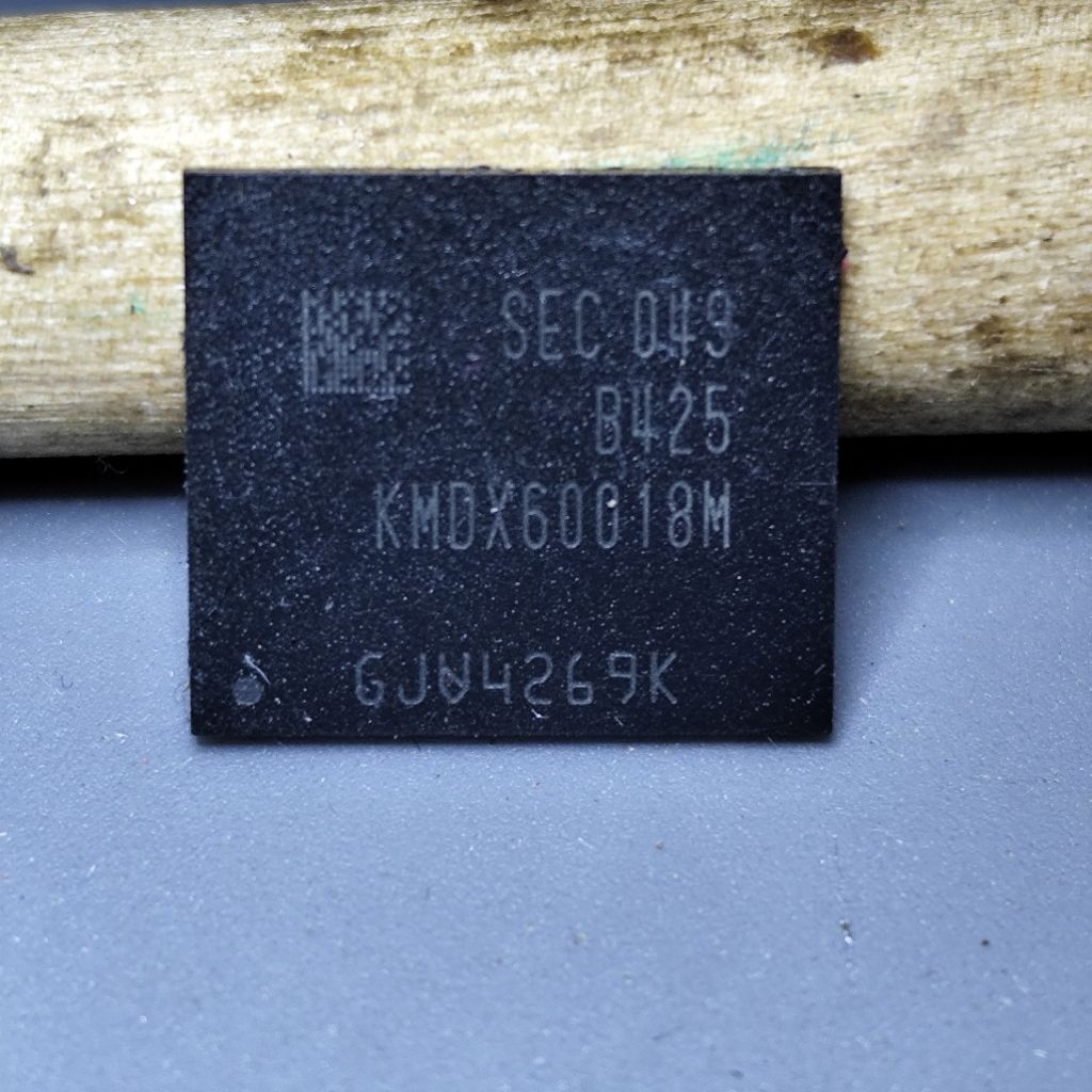 ic emmc KMDX60018M original copotan