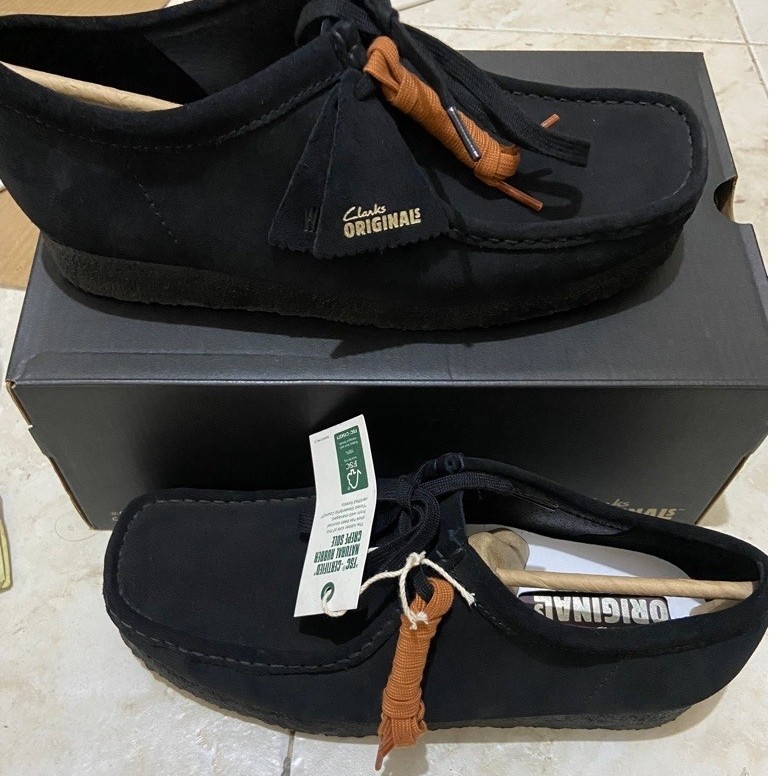 sepatu clarks wallabees