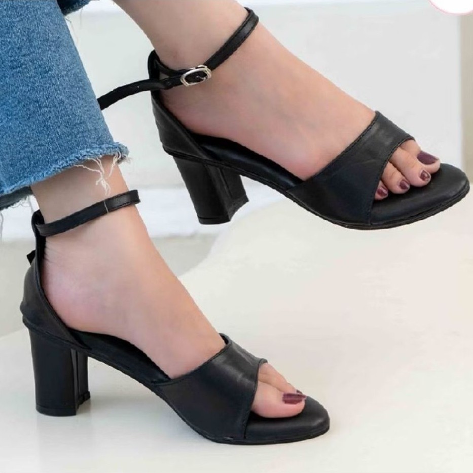 heels 5cm hitam preloved