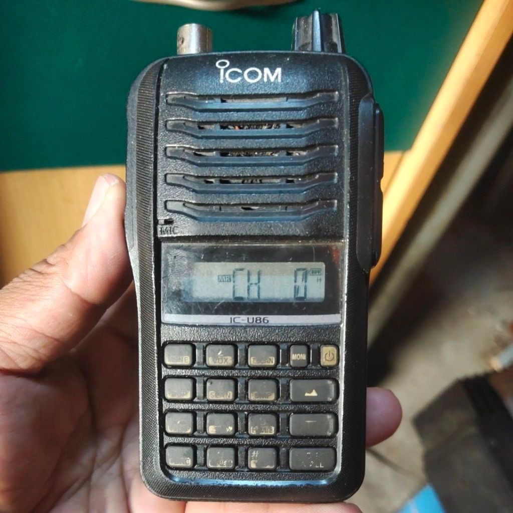 HT ICOM IC-U86 UHF MADE IN JAPAN HT ICOM IC U86