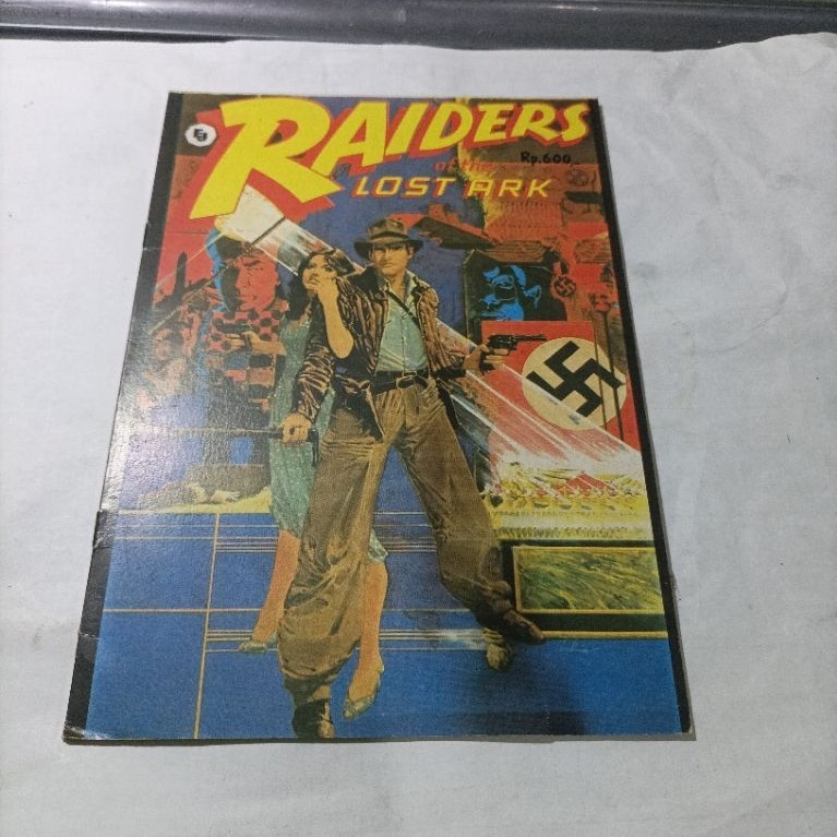 Buku vintage langka terjemahan Raiders of the lost ark