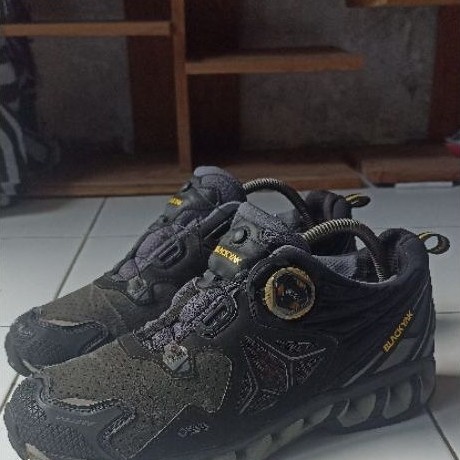 sepatu outdoor blackyak