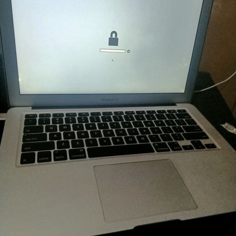 Macbook Air 2012 13 Inc Minus Lock Ufi