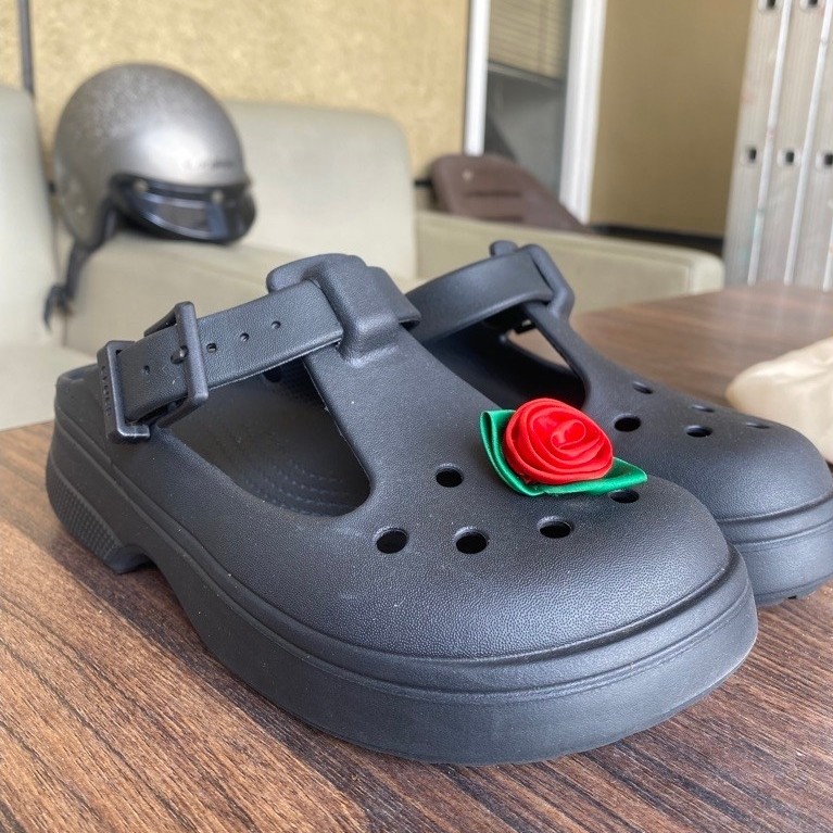 CROCS ORI PRELOVED ( Free flower jibbitz )