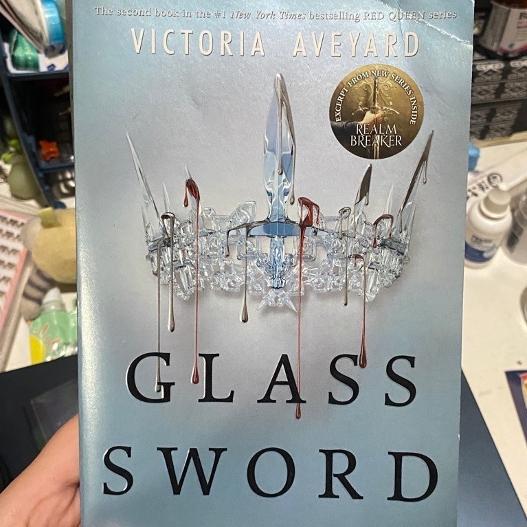 PRELOVED GLASS SWORD Victoria Aveyard