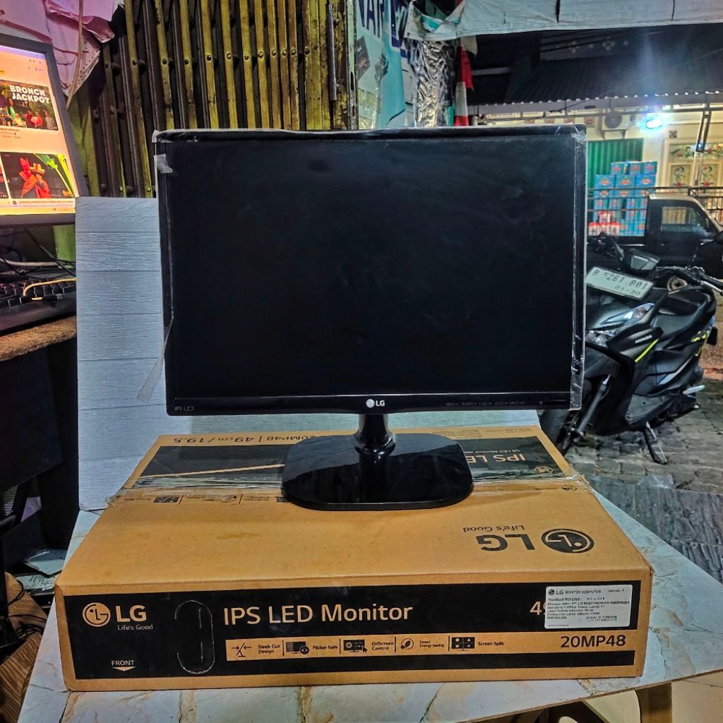 Monitor LG 20MP48 IPS LED 20 Inch Original  Mulus Dus Lengkap - Siap pakai Garansi