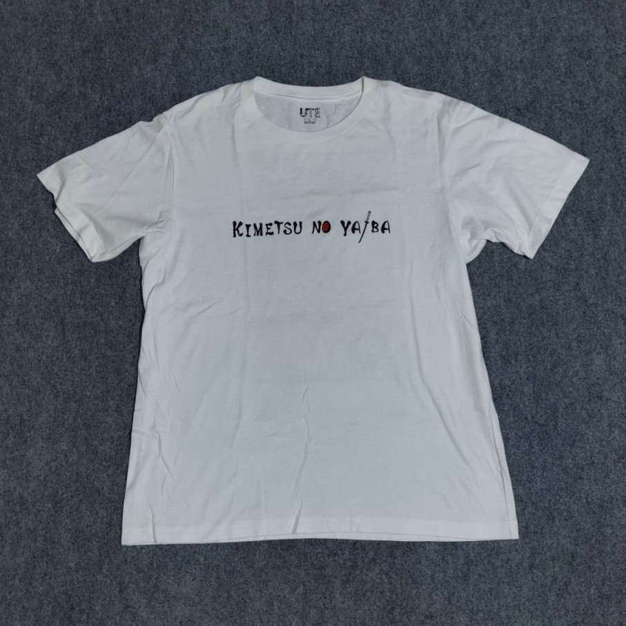 Kaos uniqlo x demon slayer