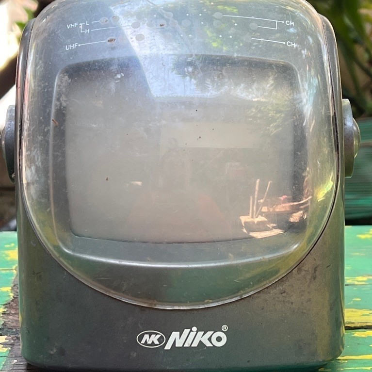Personal Television Televisi TV Mini Plus Radio UHF / VH / VL/AM/FM Krem, Niko