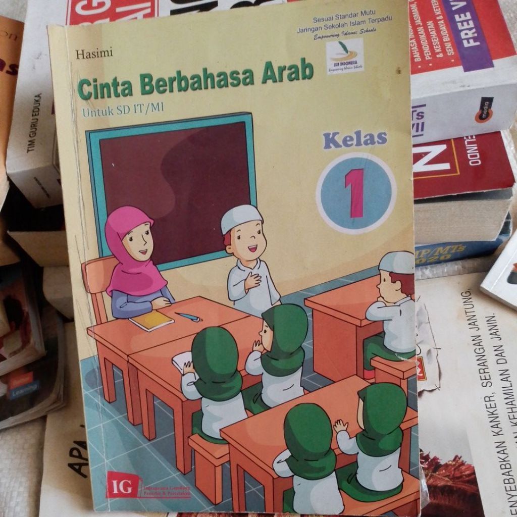 BUKU CINTA BERBAHASA ARAB KELAS 1