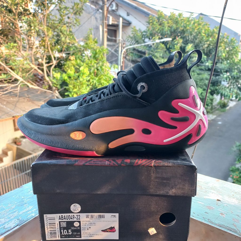 Sepatu basket Lining wow size 44.5