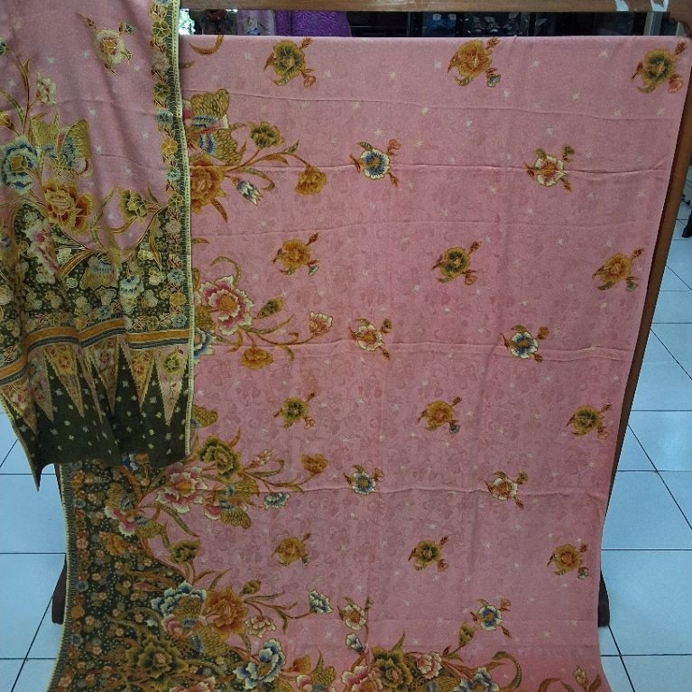 Kain Batik Tulis Sutra/Kain Batik Tulis Silk Hokokai/Kain Batik Tulis Sutra Hokokai/Kain Batik Lawas