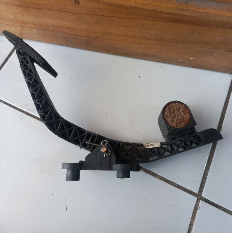 pedal gas hyundai tucson 2006 copotan mobil original
