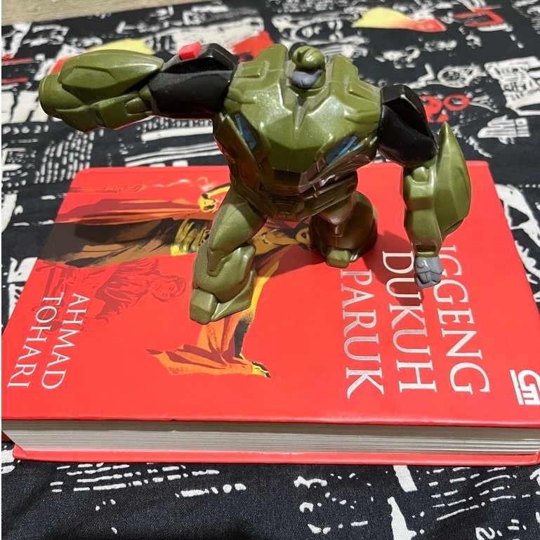 Transformers Prime Bulkhead berwarna hijau Happy Meal McDonald's tahun 2013