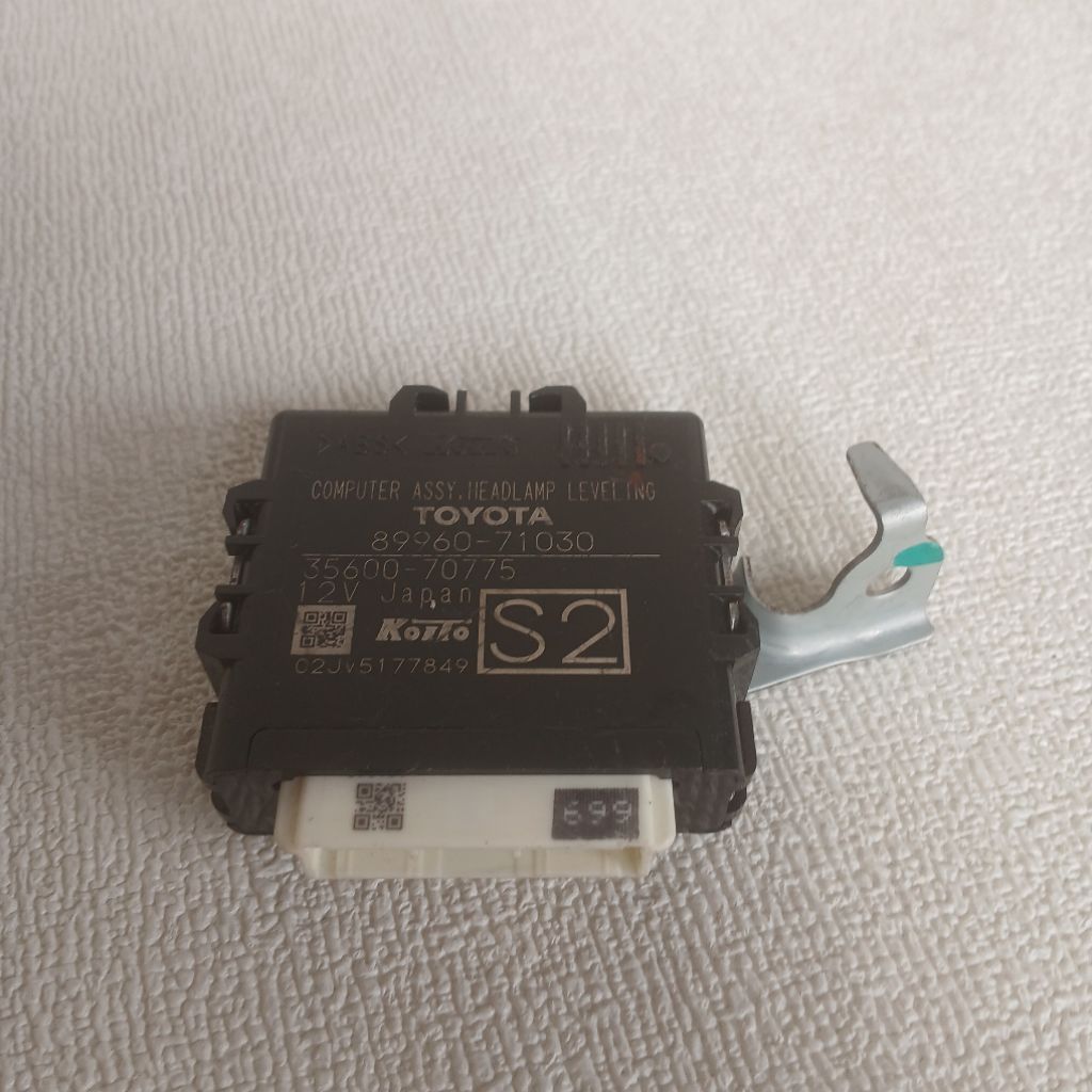 ECU COMPUTER HEADLAM LEVELING MOBIL TOYOTA  FORTUNER VRZ ORIGINAL