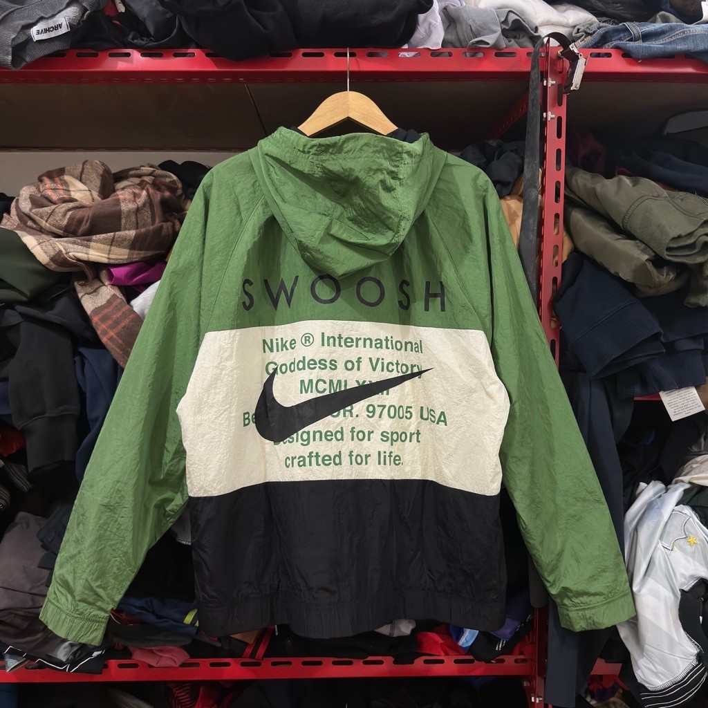 Jaket Windbreaker hoddie Nike International green white black colourblock rare item like new