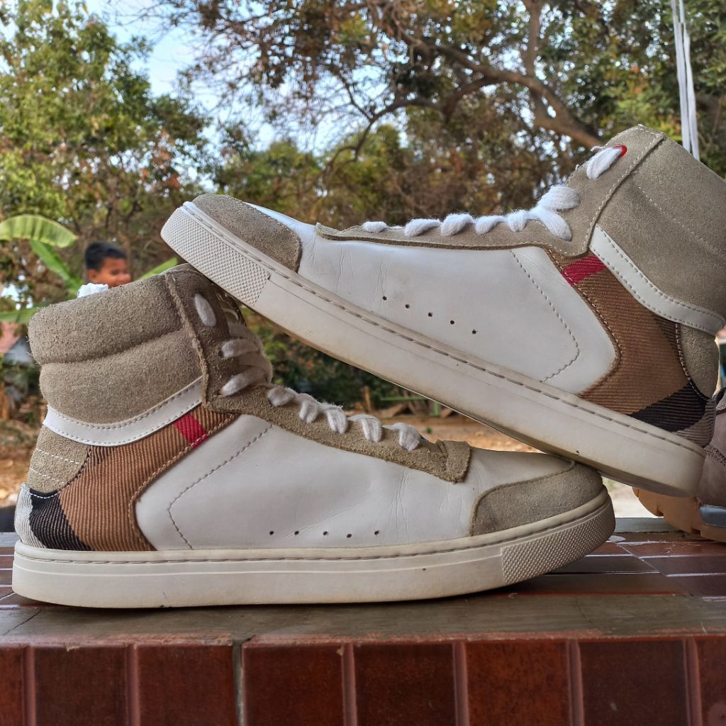 preloved Burberry hi top sepatu second kasual