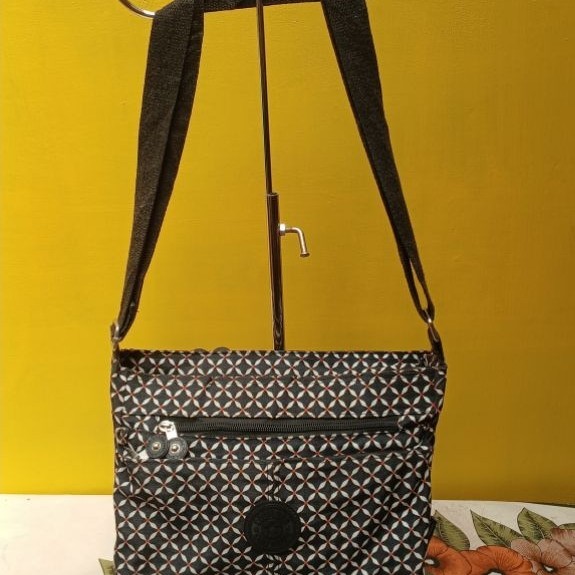 Tas selempang aolong motif
