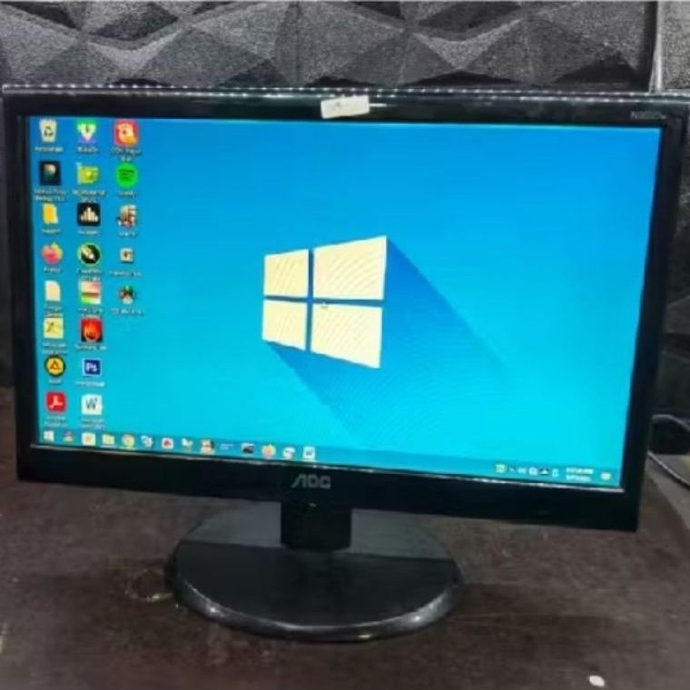 Monitor LCD AOC warna hitam layar datar untuk komputer kantor rumah