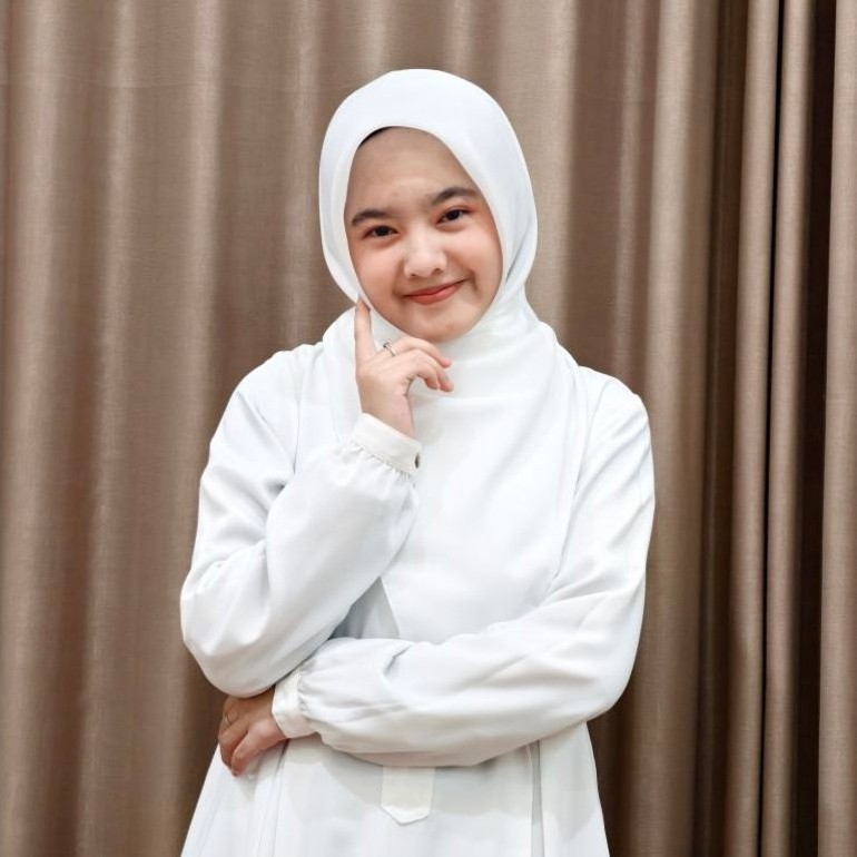 UMMU.ID HIJAB PARIS PREMIUM BROKEN WHITE Putih Tulang Segi Empat Square Polos Syar'i Jahit 4 Sisi