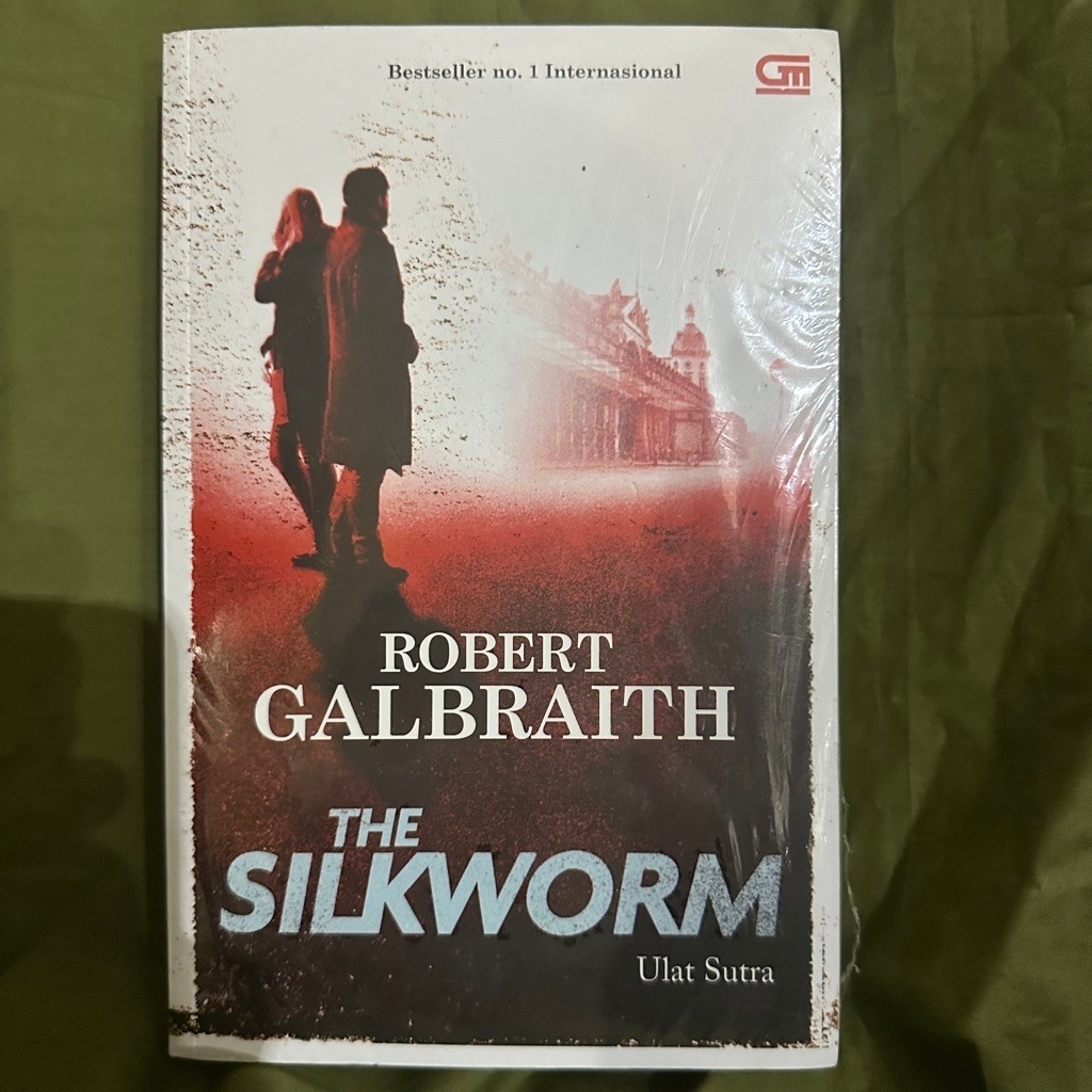 Buku The Silkworm -Robert Galbraith