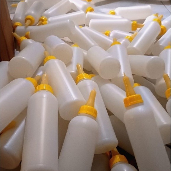 Dot Botol untuk anak kambing dan sapi