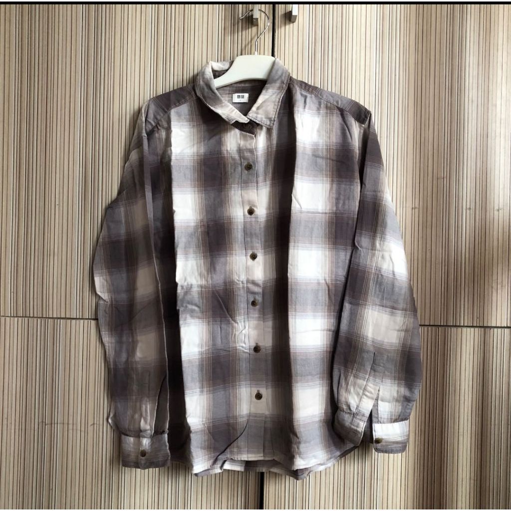 preloved kemeja flanel uniqlo