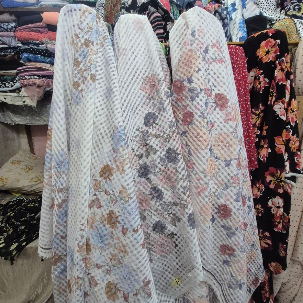 kain organza kotak² motif bunga  sisa garment import