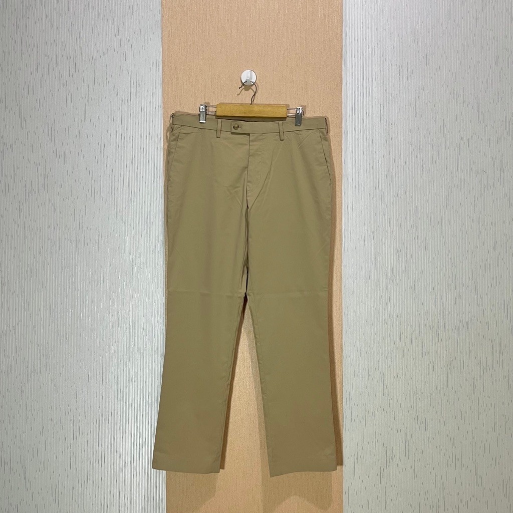 Work Pants UNIQLO AIRSENSE (Ultra Light) / Celana Bahan Pria / JP625 / Size 33