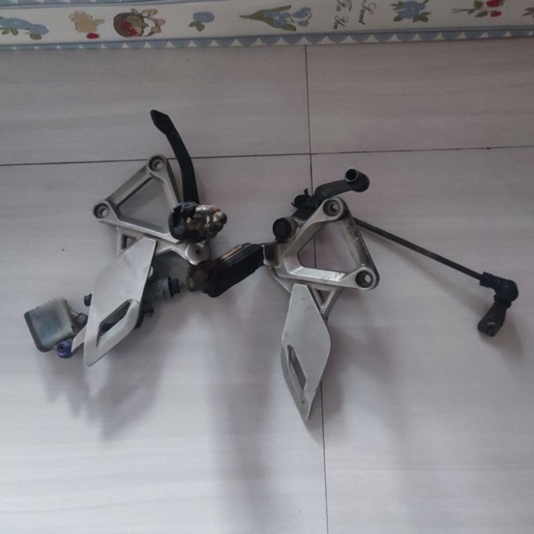 footstep pijakan kaki original honda cbr cbu