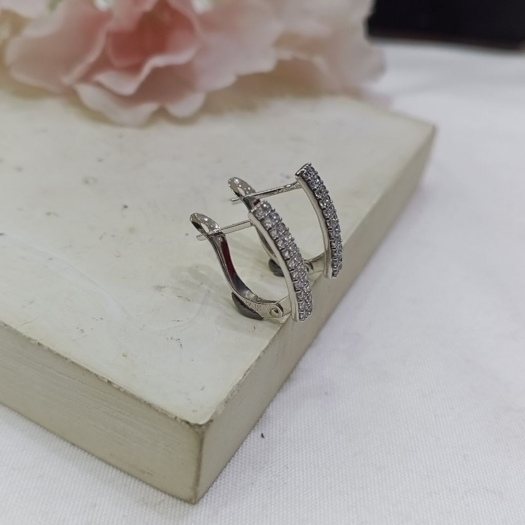 Laris Jaya Anting klep emas putih mdl listring panjang