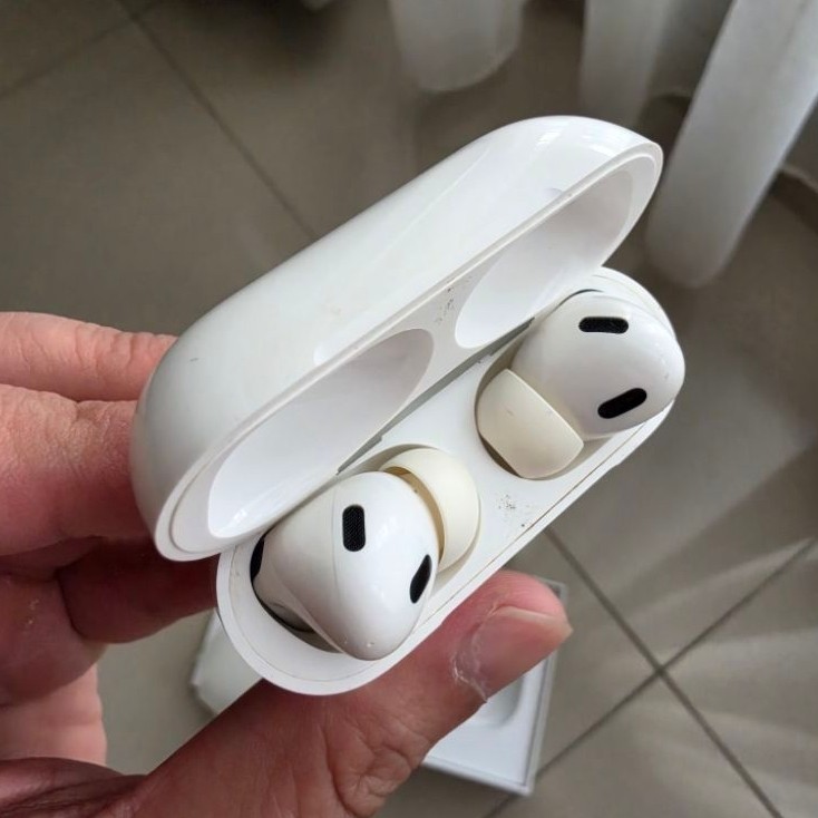 Airpods Pro Gen 2 Lightning Preloved
