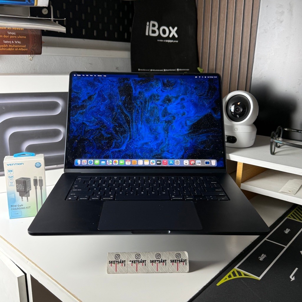 MacBook Air M2 8/256gb 15inch Midnight iBox Battery Health 98% Cycle Count 143 Ada Minus Whitespot T