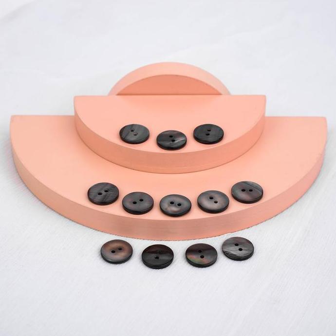 ALIF_PASWORD - KANCING KERANG HITAM MUSSEL SHELL BUTTON | MINIMAL PROJECT