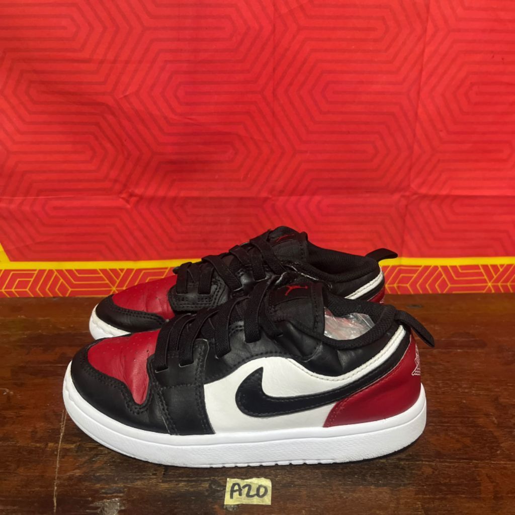 Sepatu Anak nike air jordan 1 low size 32