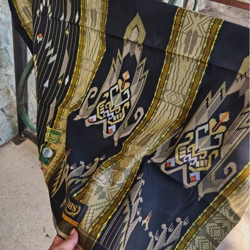 SARUNG BHS SGE GOLD SUTERA SPUNSILK 210 HITAM LIMITED EDITION
