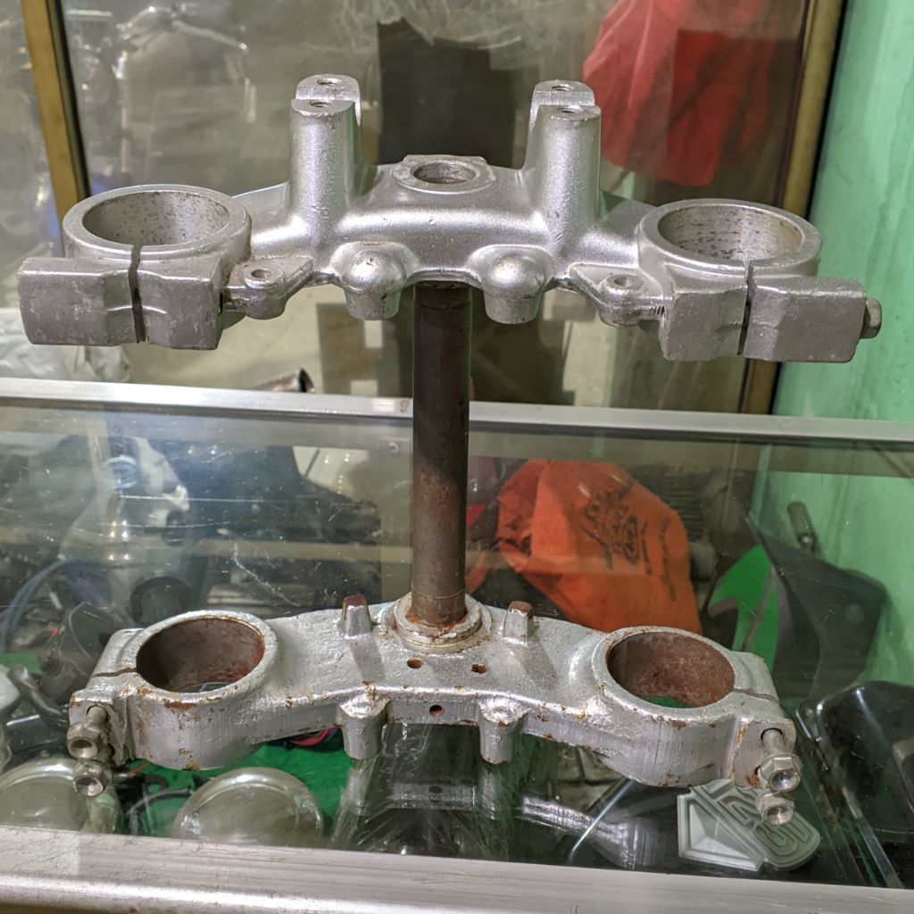 segitiga T atas bawah VIAR CROSS X 150 original USD 48 kondisi utuh siap pakai diameter as antara 4,