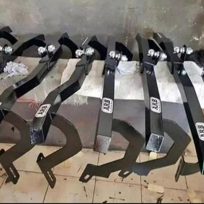 Towing bar besi bumper belakang mobil calya sigra