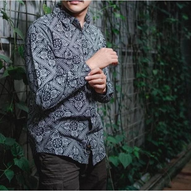ready !!! Kemeja Pria Eiger H401 Peasley 1989 Lengan Panjang Corak Batik - Black