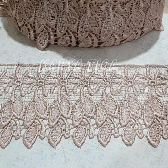 

,,,,,,,] Renda Giper / Gyper Bordir 52535 - Coklat Susu / Milo (Lebar 10.5 cm - Panjang 15 Yard)