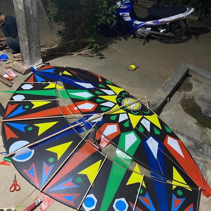 

Pegon Ceper Motif Meteor Jatuh Penuh Rembulan ukuan 2.5m Dewasa Asli