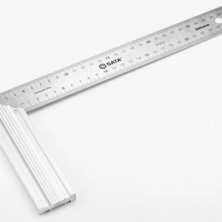 

SATA PENGGARIS BESI CARPENTERS SQUARES 300 MM SATA TOOLS 91412