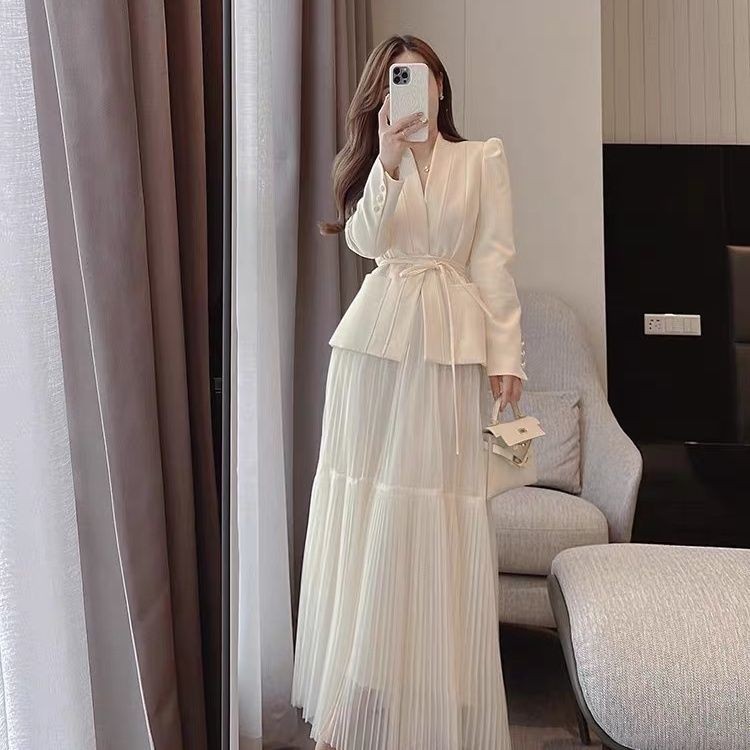 Set Gaya Chanel dengan Set Lengkap Blazer Elegan dan Rok Dua Potong