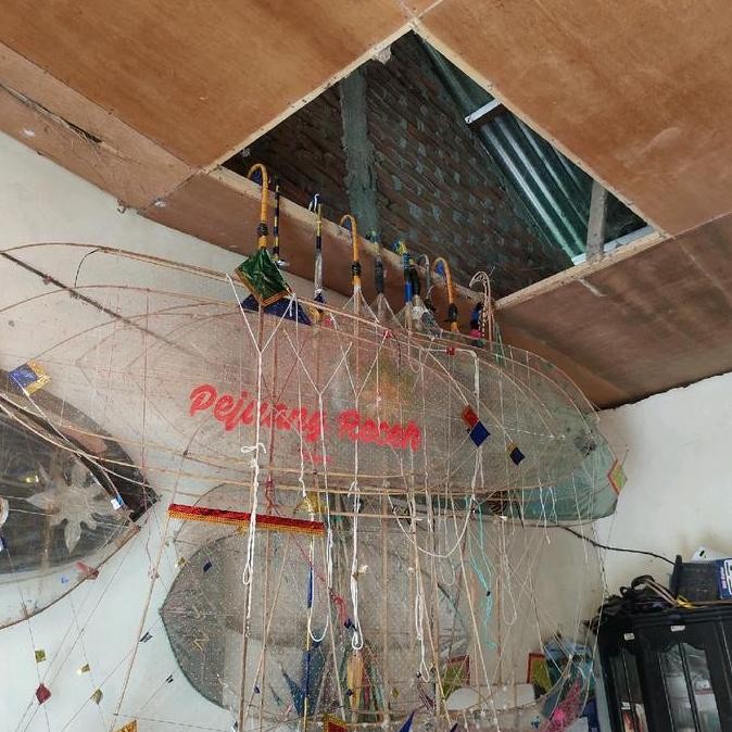 layangan dan pitu-pitu satu set