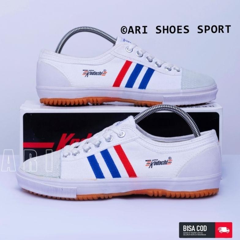 SEPATU KODACHI SEPATU CAPUNG SEPATU BADMINTON SEPATU TAKRAW SEPATU OLAHRAGA